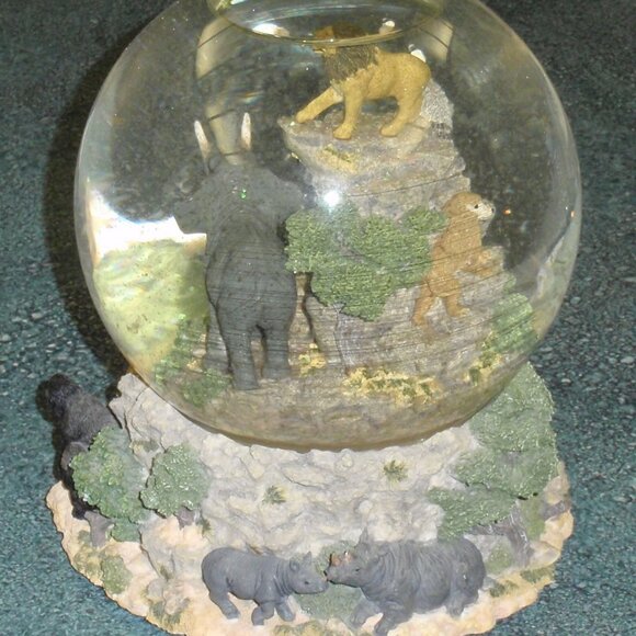 "Call Of The Wild" Westland African Snow Globe Plays "Born Free" CHRISTMAS GIFT! - Picture 5 of 9